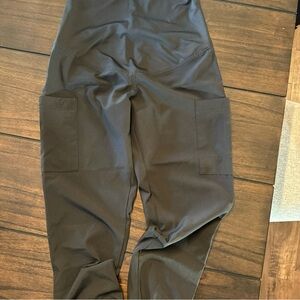 Med Couture women’s black maternity jogger scrubs. XXS